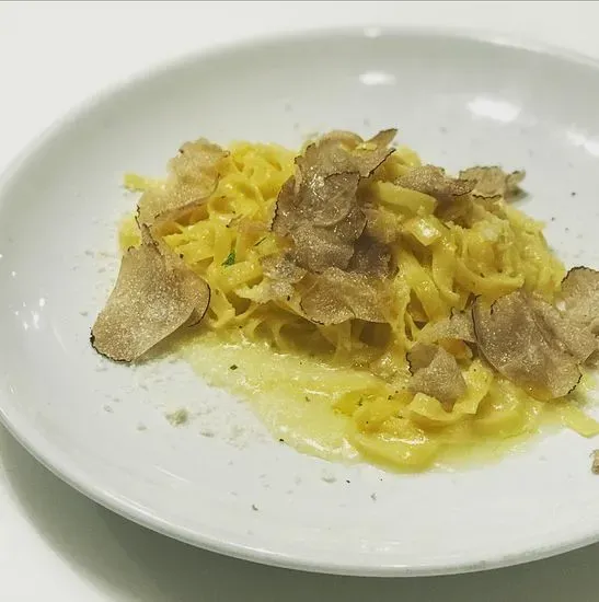 TAGLIOLINI AL BURRO FUSO E TARTUFO BIANCO