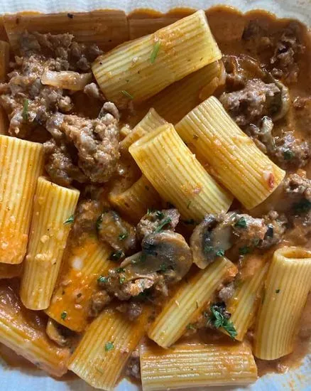 Rigatoni con Salsiccia