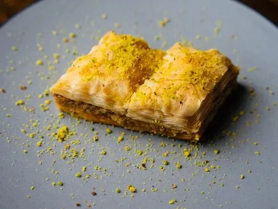 Baklava walnuts