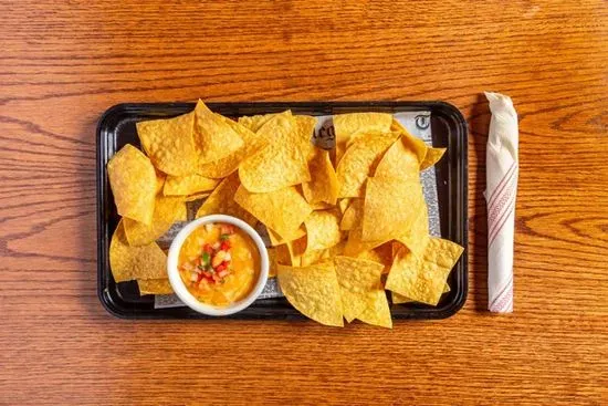 HH Queso & Chips