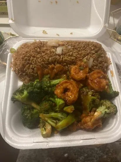 C8. Shrimp & Chicken with  Broccoli