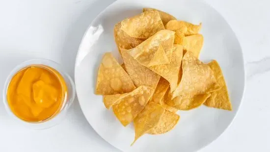 Chips & Cheese Dip/ Chips con Queso Amarillo