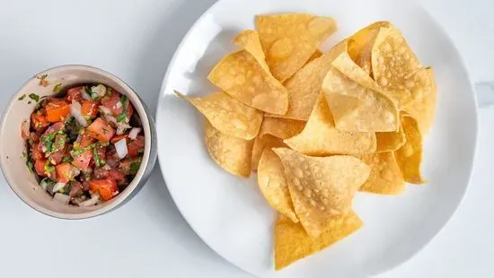 Small Pico de Gallo and Chips/Pico de Gallo con Chips Chico