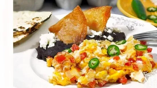 Mexican Style Scrambled Eggs/ Huevo a La Mexican 