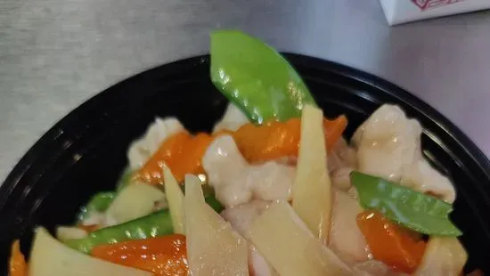 C2. Moo Goo Gai Pan