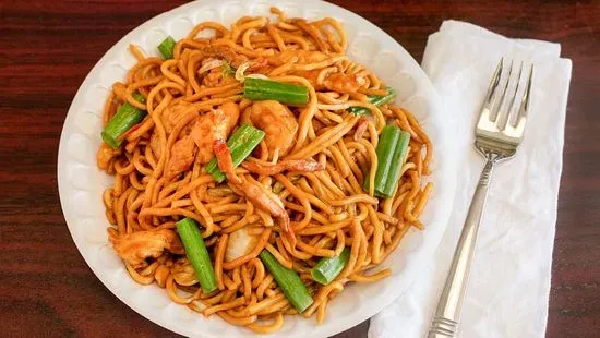 LM7. House Special Lo Mein