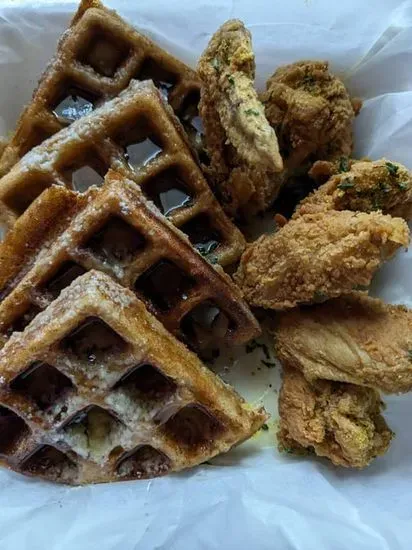 CHICKEN & WAFFLES