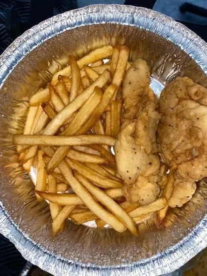 6. Tiras de Pollo con Papas Fritas / 6. Chicken Tender with Fries