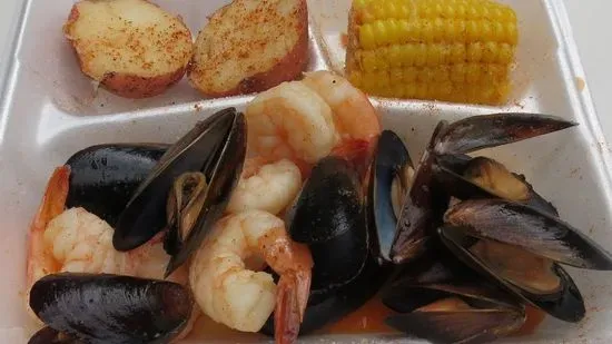 25. Medium Shrimp (10), Mussel (1/2 lb.), Corn & Potato