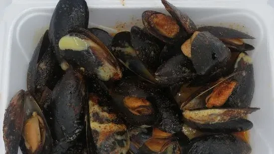 28. Mussel (1 lb.), Corn & Potato