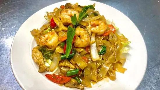 Spicy Pan Fried (Pad Kee Mao / Drunken Noodles)