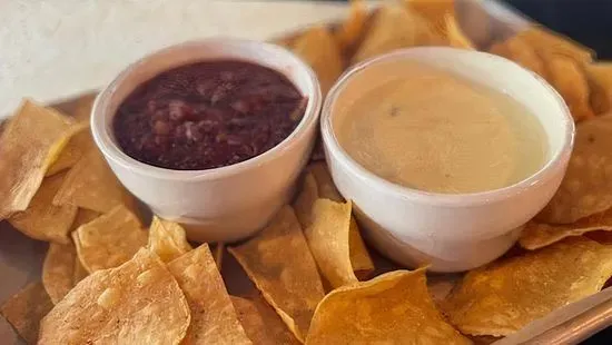 Queso & Salsa