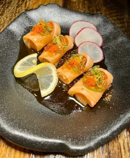 Salmon Carpaccio (4 pcs) **