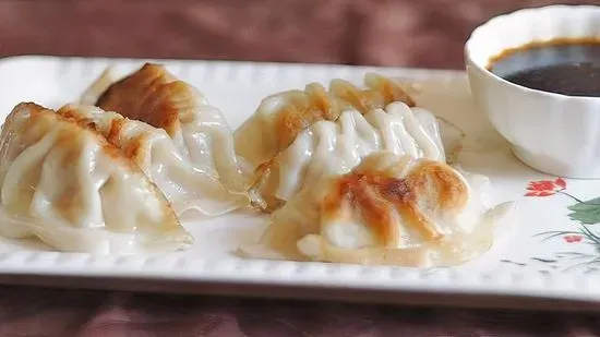 AP10. Pork Gyoza (6 Pieces)