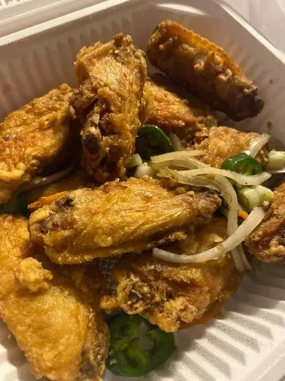 E15. Salt & Pepper Chicken Wings (10)