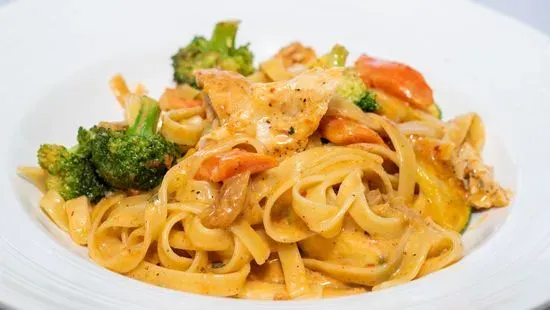 Fettuccine Primavera con Pollo