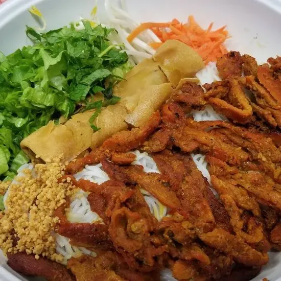 32. Pork with Lemongrass & Egg Roll