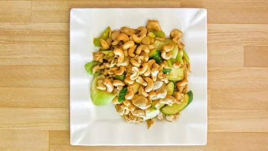 Cashew Nut Chicken 腰 果 雞 丁