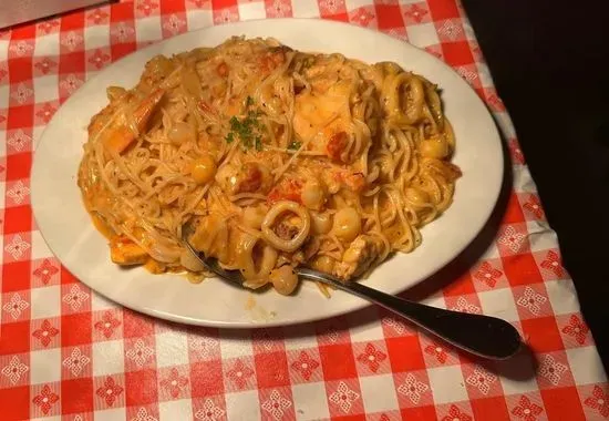 Mama D's Seafood Special