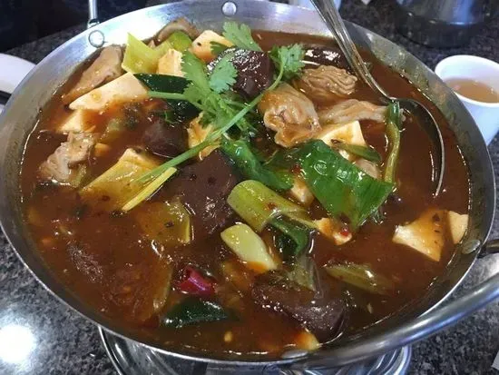 Griddle Cooked Intestine Stew 干锅五更肠旺