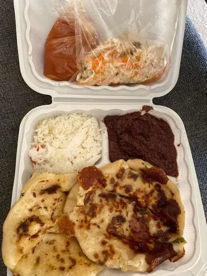 2 Pupusas Con Arroz Y Frijoles