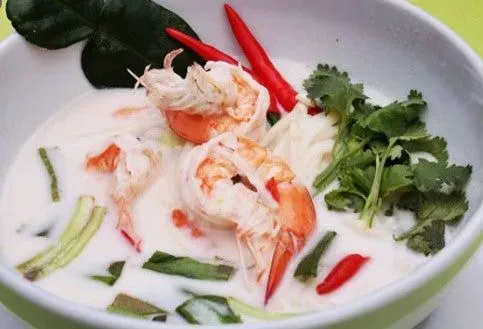 (L31) Tom Ka Noodle Soup seafood