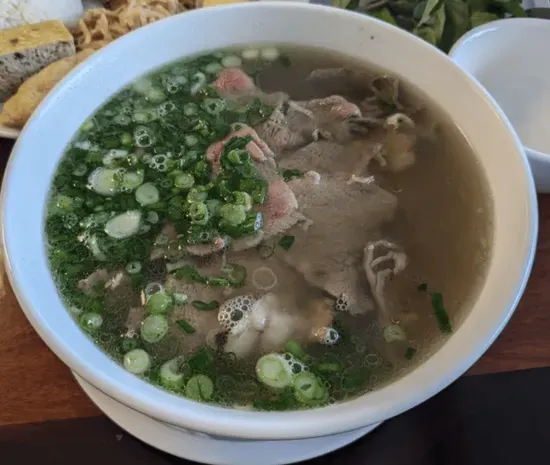 18. Tái Nạm / Filet Mignon and Flank Noodle Soup