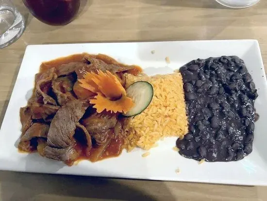 Steak Encebollado​