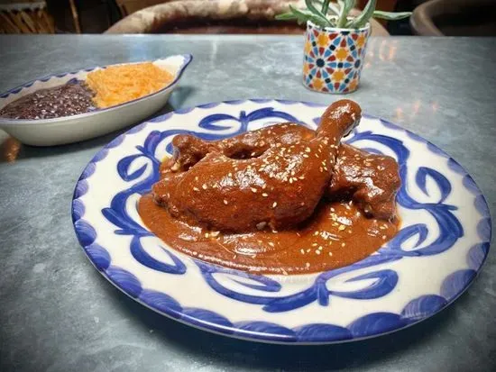 POLLO CON MOLE NEGRO