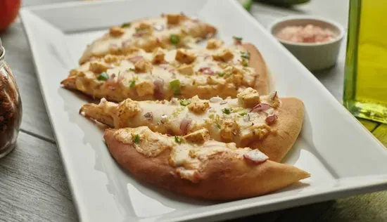 Shahi Paneer Naan Pizza