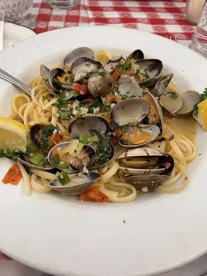 Fresh Clams Over Linguine