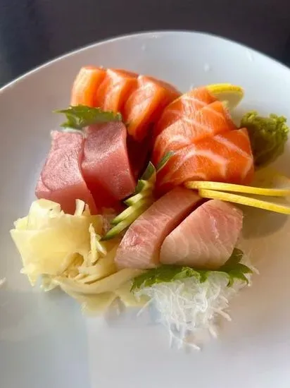 Assorted Sashimi (10 Pieces)