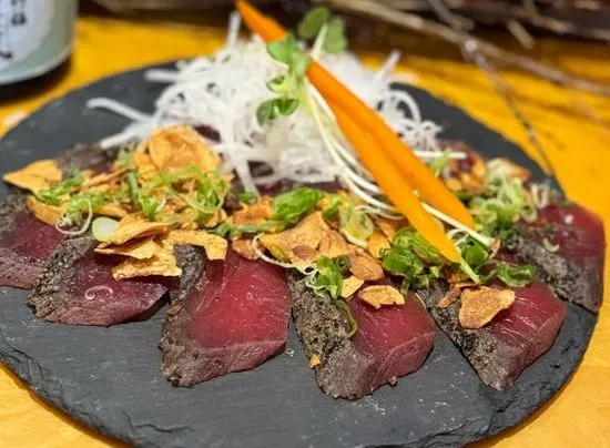 garlic pepper seared tuna carpaccio 6pcs