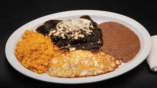 Enchiladas de Mole Negro