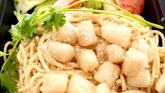 99. Mì Xào Dòn Thập Cẩm (Đồ Biển/Bò/Gà) / 什錦煎麵(海鮮或牛肉或雞肉)