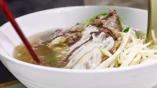 4. Phở Nam / 牛肉腌粉