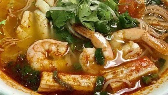 73. Bánh Canh Tôm Cua / 蝦蟹瀨粉湯 / Shrimp & Imitation Crab Meat, Pork Meat with Udon