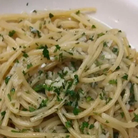 SPAGHETTI AGLIO E OLIO