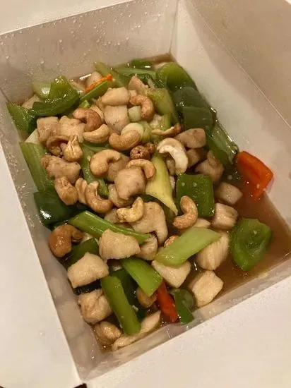 Sauteed Diced Chicken with Cashew Nuts腰果雞球