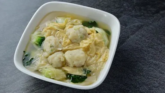 Fish & Bean Curd Skin with Vegetable in Soup / 鲮魚球腐竹浸菜苗