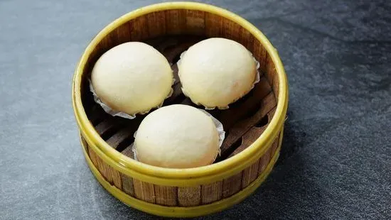 Steamed Egg Yolk Buns / 甘香流沙飽