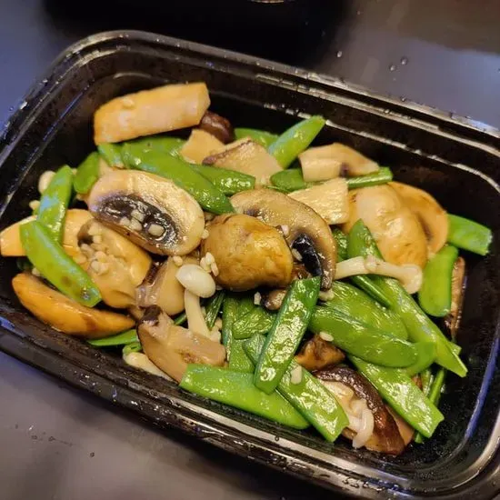 Sauteed Snap Peas with Mixed Mushroom in Garlic Sauce蒜茸蜜豆炒珍菌