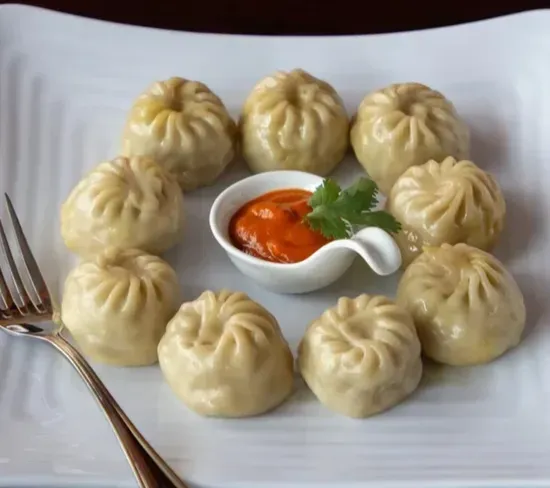 Veg. MO:MO (Dumpling with Nepali style Sauce 10 pc)