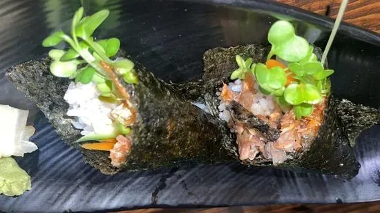 salmon skin hand roll