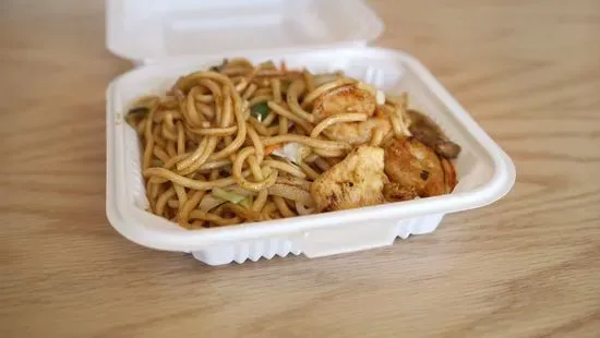 R8.Amazing Wok's Chow Mein