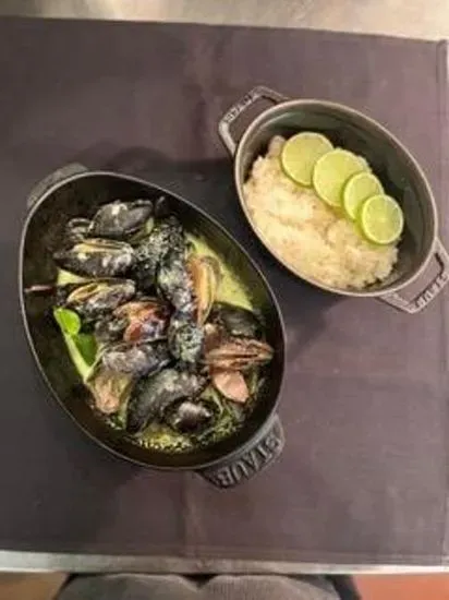 Steamed Black Mussels