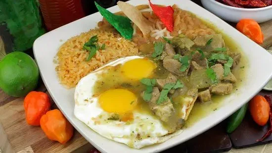 Huevos con chile verde ..pork 