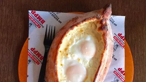 One Egg Gandola Pizza 