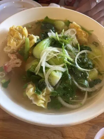 18. Wonton Egg Noodle Soup /  Mì Hoành Thánh