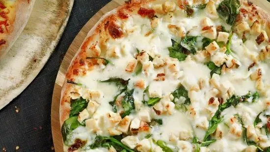 Pizza de Pollo con Alfredo / Alfredo Chicken Pizza